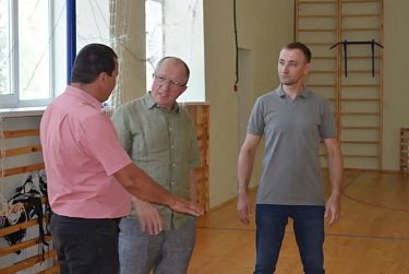 В Акбулакском районе благоустраивают село и укрепляют инфраструктуру